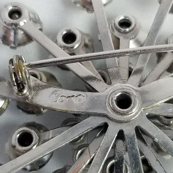 Vintage Coro Silver Tone Rhinestone Starburst Snowflake Brooch Lapel Pin, Signed - Picture 4 of 7